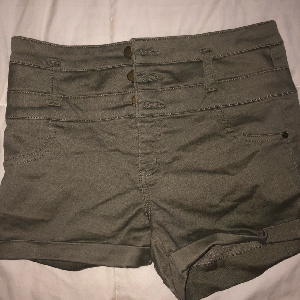 Highwasted Green Shorts